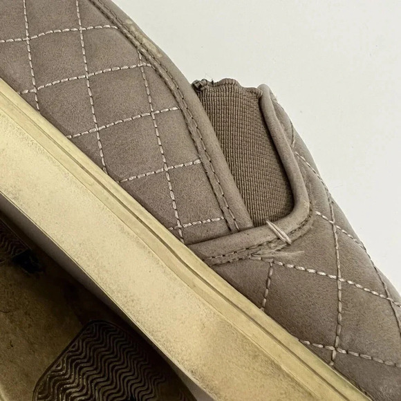 Steve Madden Slip On Leather Flocked Quilted Size 9 Ecentrcq Sneaker Taupe Flats - Picture 9 of 12